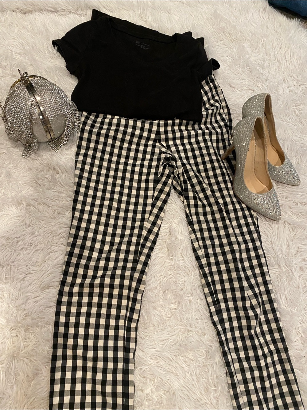A new day pants andclassic scoop neck teeset Black & White Gingham Skinny Pants - Picture 8 of 8